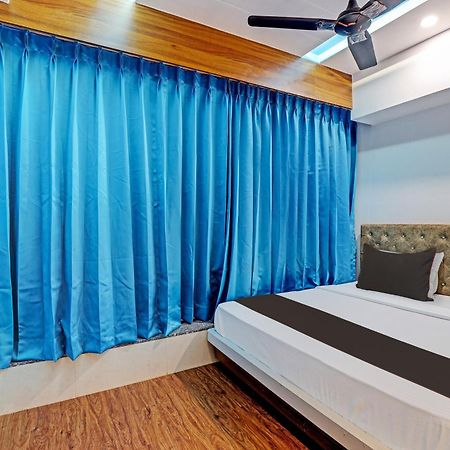 Collection O Hotel Swarg 苏拉特 外观 照片