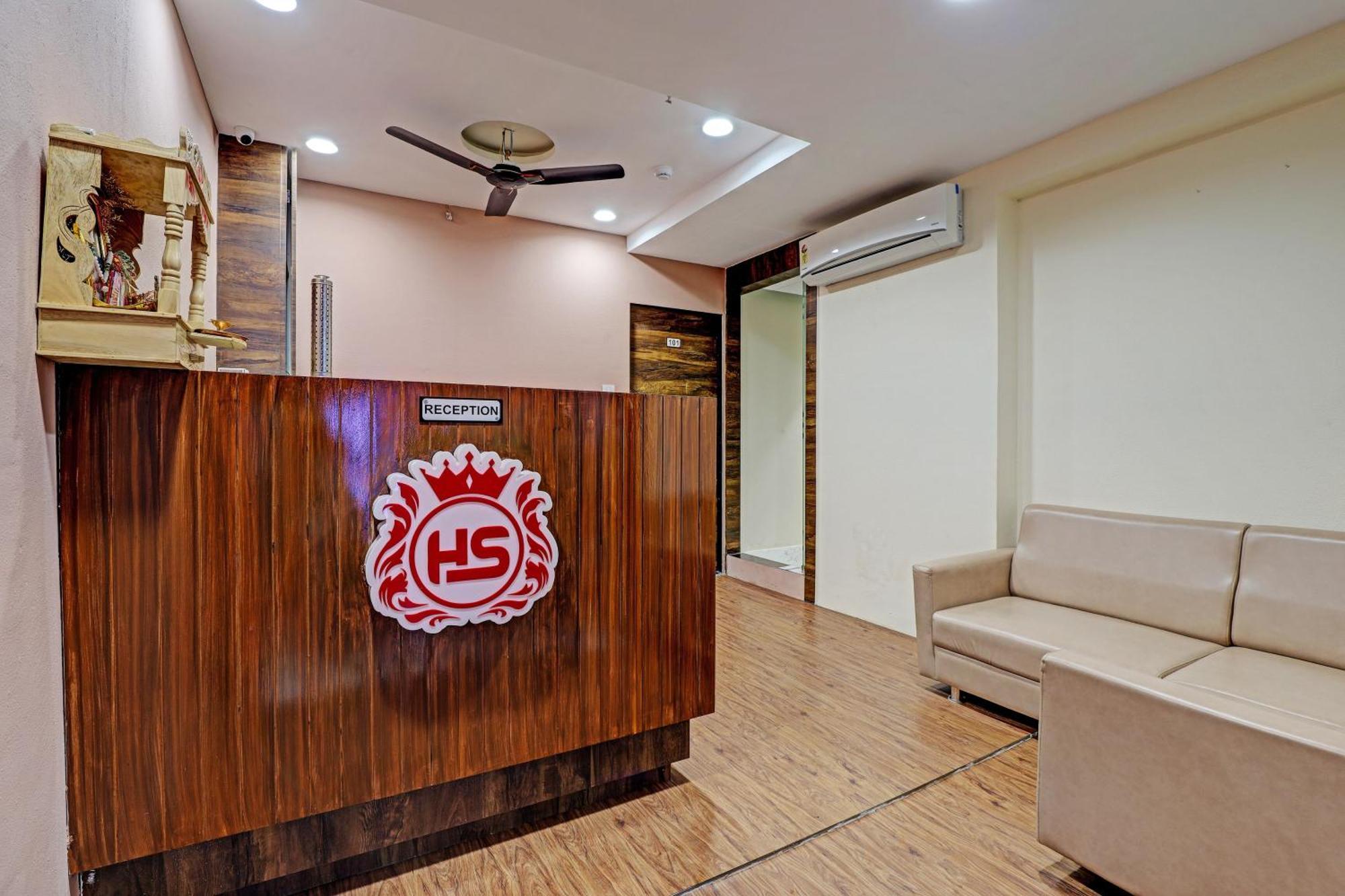 Collection O Hotel Swarg 苏拉特 外观 照片