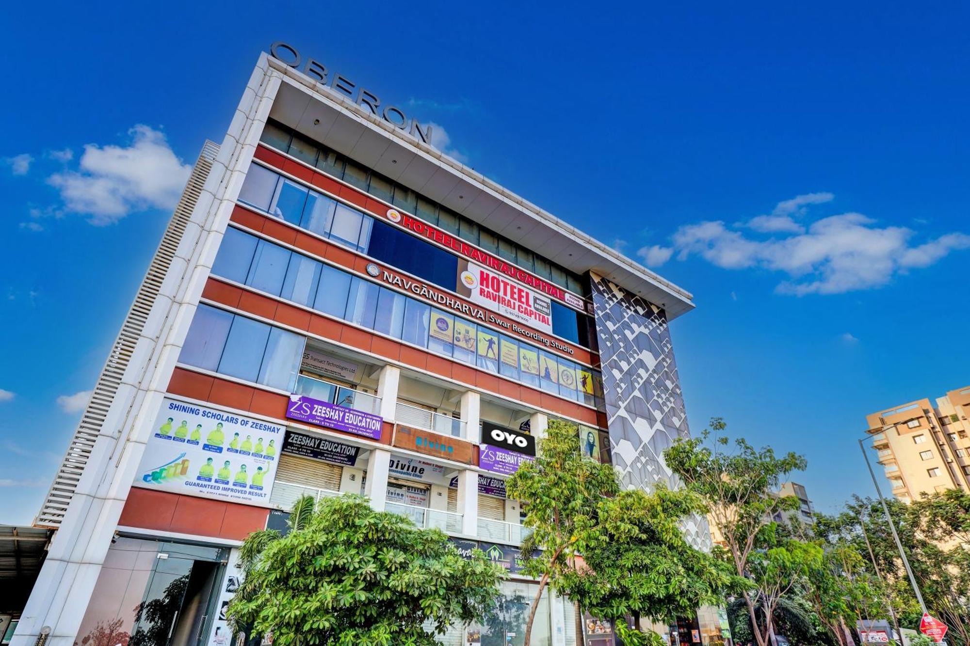 Collection O Hotel Swarg 苏拉特 外观 照片